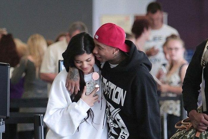 Kylie Jenner, Tyga turn on PDA at the airport