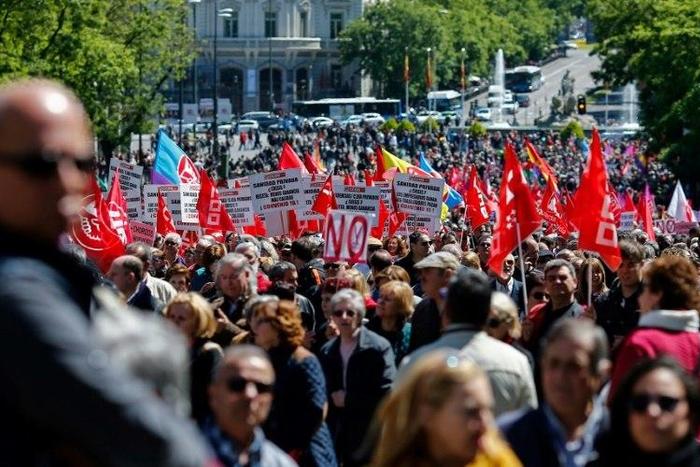 May Day demonstration in Madrid focuses on corruption as another scandal for the conservative PP party erupts