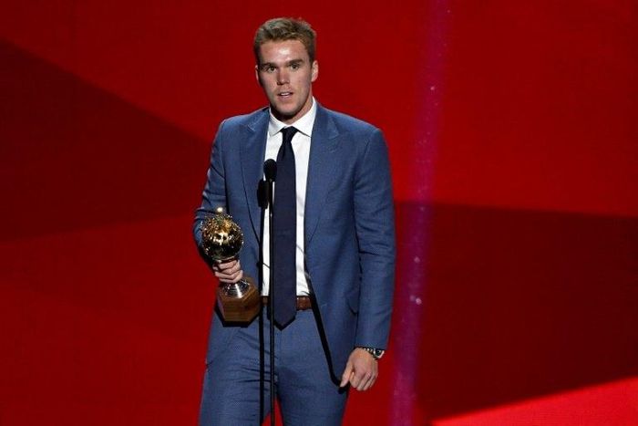 Connor McDavid of the Edmonton Oilers speaks after winning the Hart Memorial Trophy (Most Valuable Player to His Team) during the 2017 NHL Awards and Expansion Draft at T-Mobile Arena on June 21, 2017