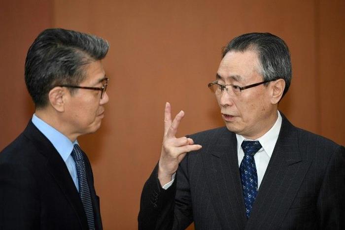 Wu Dawei (R), China's top nuclear envoy, talks with Kim Hong-Kyun, South Korea's representative to the six-party talks, as they wait for the South's Foreign Minister Yun Byung-Se before their meeting in Seoul on April 10, 2017