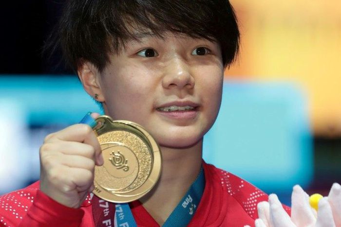 China's Shi Tingmao poses with the gold medal during the podium ceremony for the women's 3m springboard final during the diving competition at the 2017 FINA World Championships in Budapest, on July 21, 2017