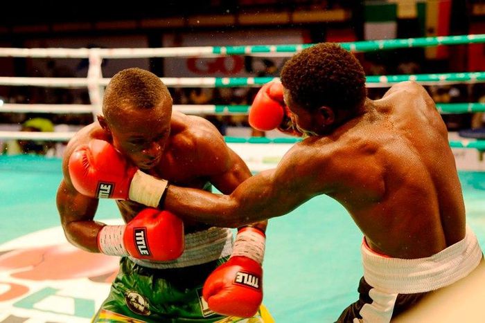 Raphael Kwabena (in green shorts) and Olaide Fijabi (in black and white shorts) slugging it out in the ring on October 2, 2016