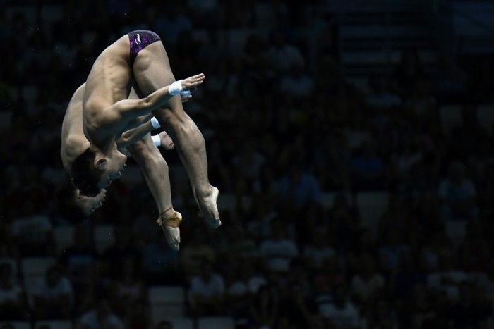 China's Chen Aisen and Yang Hao compete in the men's 10m platform synchro final on July 17, 2017