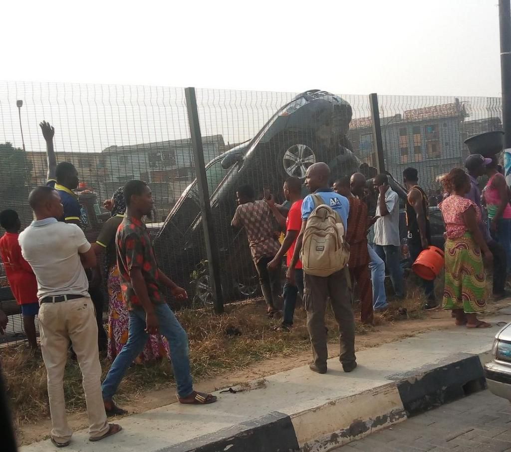 Tanker loaded with fuel crashes into 5 vehicles at Gbagada (LASTMA)