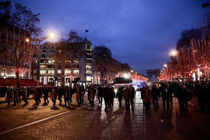 Around 12,000 police will be mobilised in Paris for fresh anti-government "yellow vest" protests on New Year's Eve