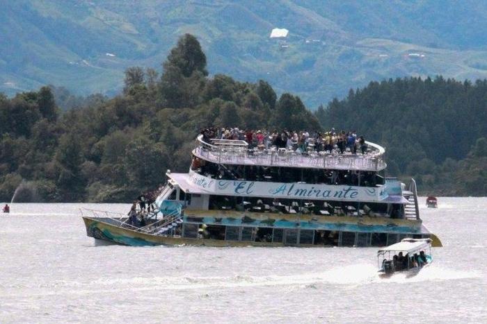 Colombian officials said the tourist boat Almirante sank in a matter of minutes