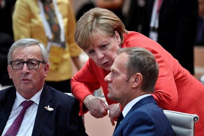 EU President Donald Tusk (R) is urging G20 leaders to be more determined to fight against people smugglers in the migrant crisis