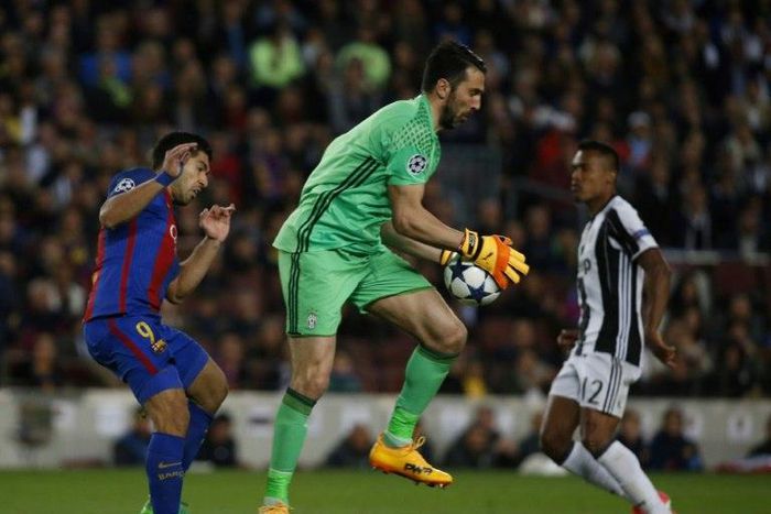 Juventus goalkeeper Gianluigi Buffon claims the ball ahead of Barcelona forward Luis Suarez during the Champions League quarter-final second leg at the Camp Nou stadium in Barcelona on April 19, 2017