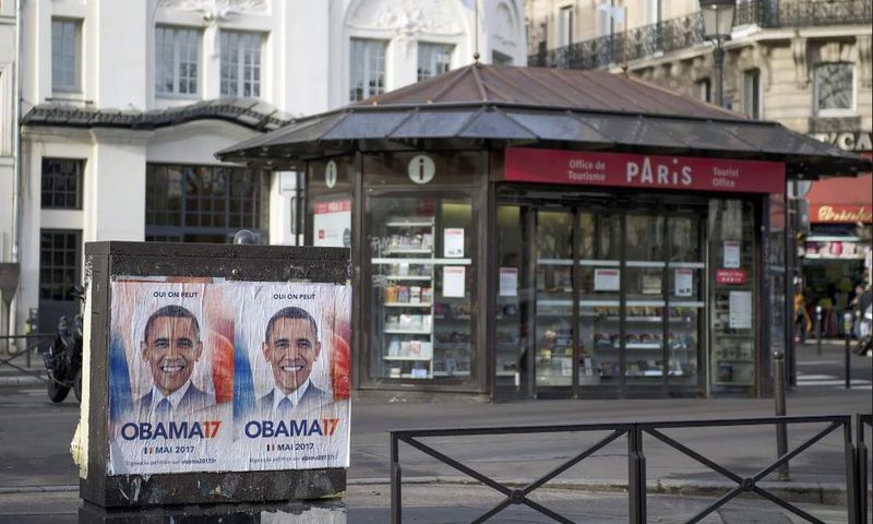 Obama 17 posters in Paris