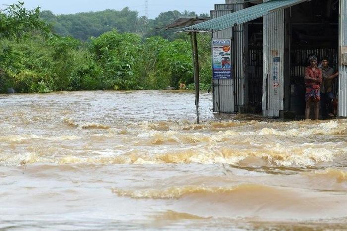 Sri Lanka is experiencing its worst flooding in 14 years after a monsoon dumped heavy rainfall in many parts of the island
