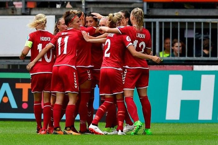 Denmark's forward Nadia Nadim (C) celebrates with teammates after scoring on July 30, 2017