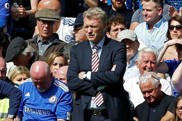 Sunderland's manager David Moyes watches from the touchline during the English Premier League football match between Chelsea and Sunderland on May 21, 2017