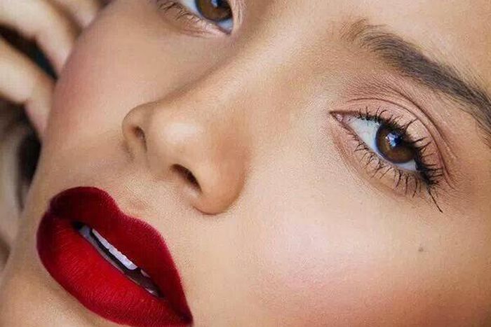 How to make your lipstick last longer