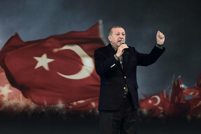 Turkish President Recep Tayyip Erdogan delivers a speech on March 5, 2017 in Istanbul during a pro-government women's meeting