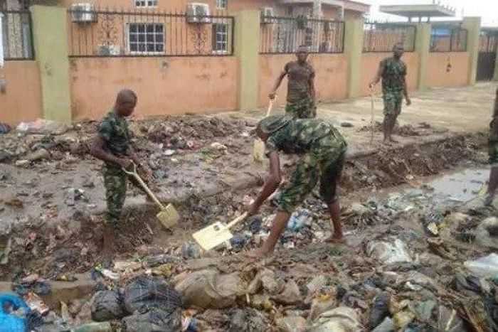 Soldiers defy early morning rain to clean-up Mushin