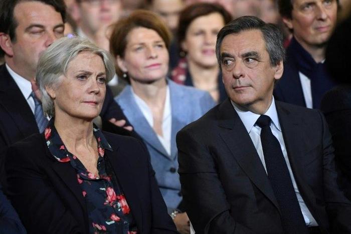 Francois Fillon and his wife Penelope during a campaign rally in Paris on January 29, 2017