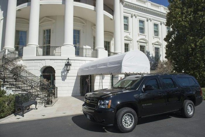A SUV is parked outside of the South Portico on the South Lawn of the White House in Washington, DC, March 11, 2017 after a man carrying a backpack was arrested for breaching security