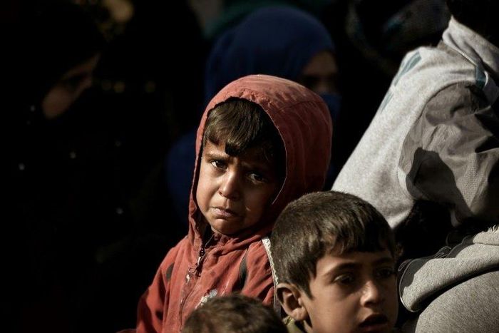 A displaced Iraqi boy cries as he flees Mosul on February 28, 2017