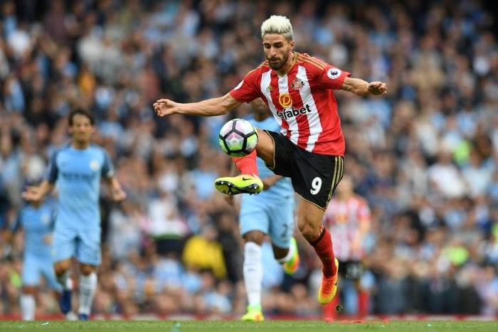 Sunderland's Italian striker Fabio Borini controls the ball during the English Premier League football match against Manchester City August 13, 2016