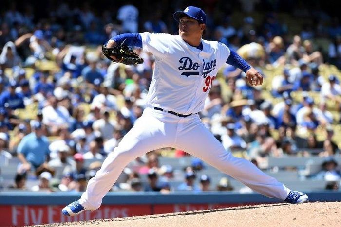Pitcher Hyun-Jin Ryu sustained a bruised hip as the Los Angeles Dodgers' beat the Philadelphia Phillies