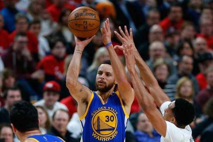 Stephen Curry of the Golden State Warriors shoots against the Portland Trail Blazers in Game Four of the Western Conference quarter-finals of the 2017 NBA Playoffs, at Moda Center in Portland, Oregon, on April 24