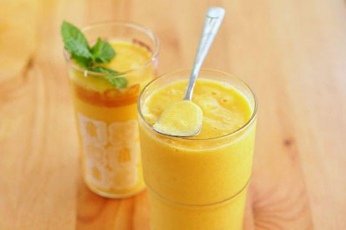mango yogurt smoothie