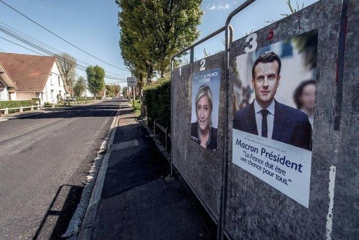 Mainstream newspapers are flocking to back centrist Emmanuel Macron against far-right rival Marine Le Pen