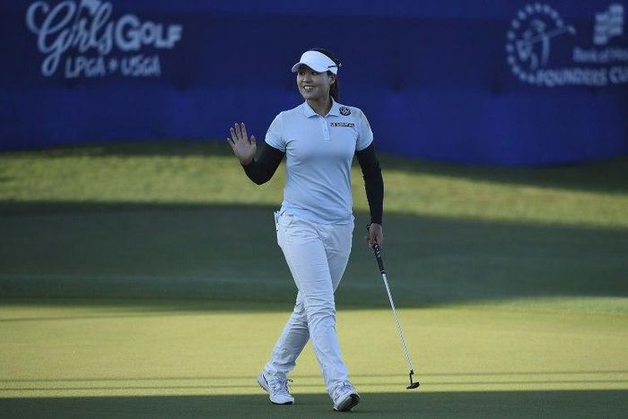 Chun In-Gee shoots an eight-ubder 64 in the first round of the Bank of Hope Founders Cup