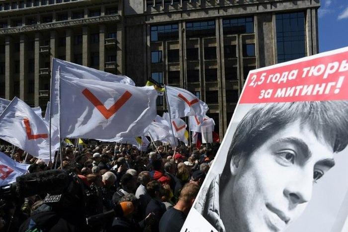 The opposition rally drew more than 2,000 people