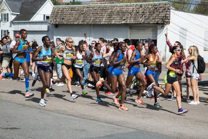Spectators cheer the elite women as they make their way past the 6 mile mark of the Boston Marathon on April 17, 2017 in Framingham, Massachusetts
