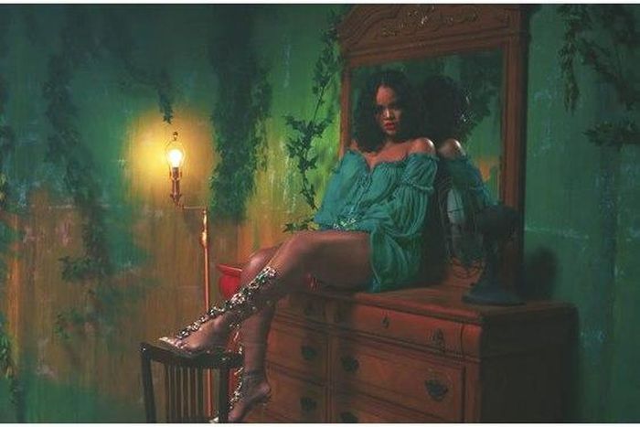 Rihanna previewed her Manolo Blahnik collection in 'Wild Thoughts' video