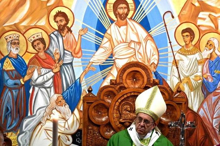 Pope Francis celebrates a mass at the Santa Maria parish in Setteville, on the outskirts of Rome, during a pastoral visit on January 15, 2017