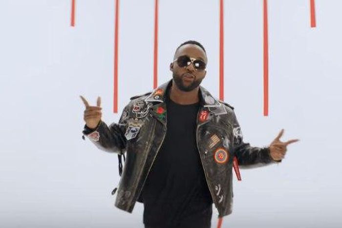'Hold on' video by Iyanya.