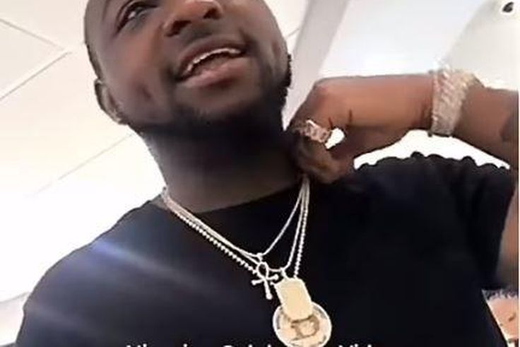 Davido can't stop showing off his expensive jewellery