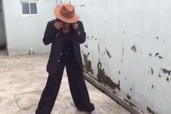 ___5657093___https:______static.pulse.com.gh___webservice___escenic___binary___5657093___2016___10___25___17___wofai+fada+Michael+Jackson+dance