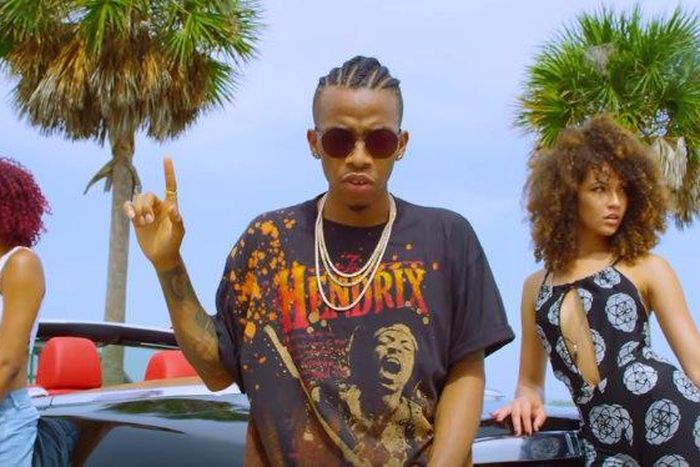 Tekno's in 'GO' video