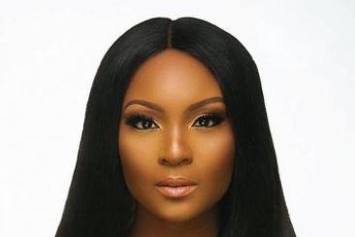 Osas is a bronzed goddess in this photo