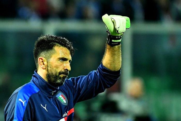 Italy's goalkeeper Gianluigi Buffon warms up before the FIFA World Cup 2018 qualification football match against Albania on March 24, 2017