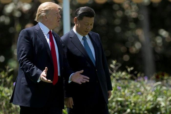US President Donald Trump (left) and Chinese President Xi Jinping talk in Florida on April 7, 2017