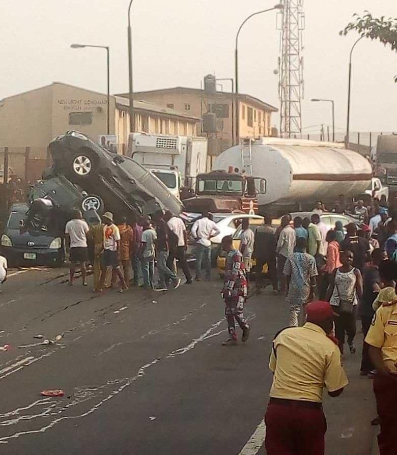 Tanker loaded with fuel crashes into 5 vehicles at Gbagada