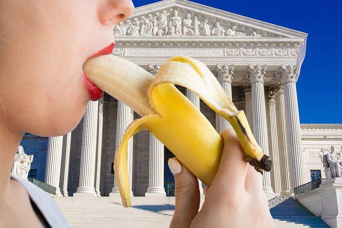 Lady films herself giving oral sex.