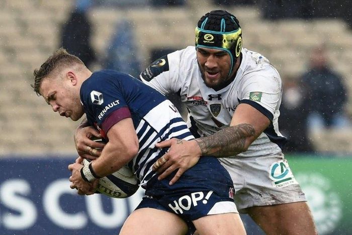 Bordeaux-Begles flyhalf Ian Madigan (left) is tackled by Clermont lock Sebastien Vahaamahina during their European Champions Cup clash in Bordeaux on January 15, 2017