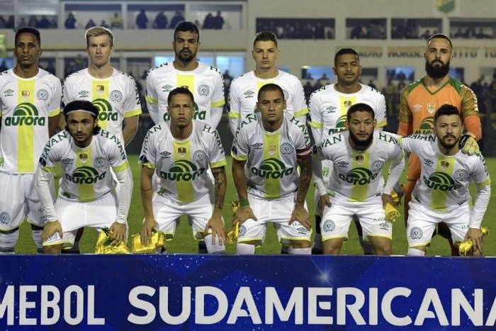 Brazilian club Chapecoense pose before the start of their Copa Sudamericana second round first leg against Argentina's Defensa y Justicia at Norberto Tomaghello stadium in Florencio Varela, Buenos Aires province, Argentina on June 28, 2017