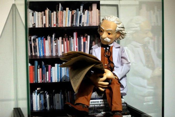 An Israeli auction house is selling letters composed by Albert Einstein, here depicted in a statue at The Albert Einstein Archives department at the Hebrew University of Jerusalem on February 11, 2016