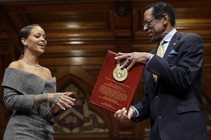 Rihanna honoured as Harvard's Humanitarian of the year