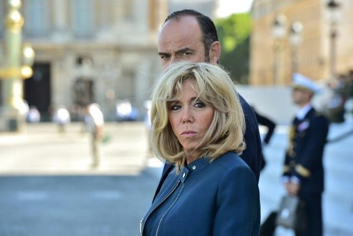 Tens of thousands of people have signed an online petition against giving a formal title to France's first lady