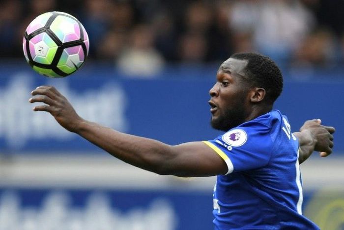 Everton striker Romelu Lukaku is reportedly on his way to Manchester United