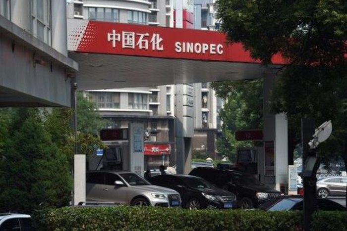 Sinopec, a listed unit of China Petrochemical Corp, saw net profit surge to 46.7 billion yuan ($6.8 billion) in 2016