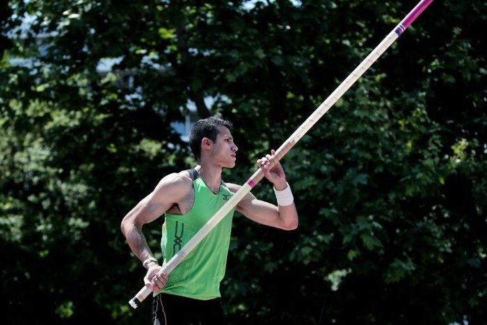 Greek pole vaulter Kostas Filippidis injured his left knee during a training session and is asking compensation through a lawsuit filed in the Athens Court of First Instance