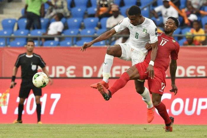 Ivory Coast's forward Salomon Kalou (L) challenges Togo's forward Serge Gakpe during the 2017 Africa Cup of Nations group C football match between Ivory Coast and Togo in Oyem on January 16, 2017